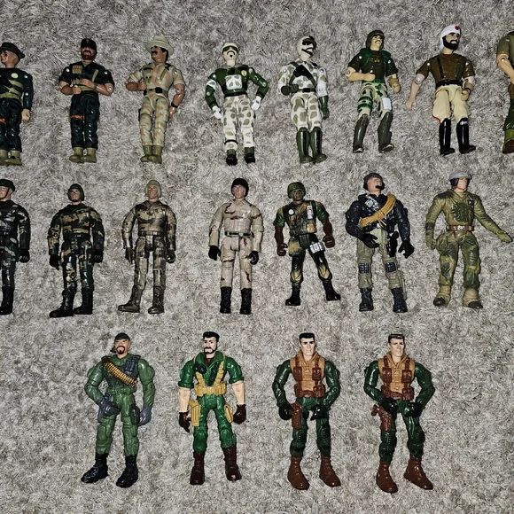 Large Lot of 20 Assorted Vintage Military Action Figures